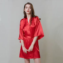 Laden Sie das Bild in den Galerie-Viewer, Kimono Femme Satin Red party - Kimono Japonais
