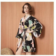 Laden Sie das Bild in den Galerie-Viewer, Yukata Tropical - Kimono Japonais
